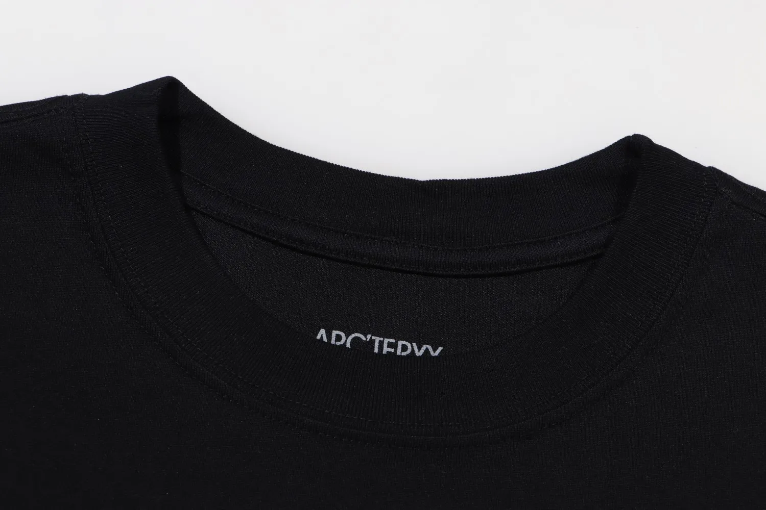 Arc’teryx ARC 23SS T 60 ， g 。 Breathable， ， ， 。 logo ， 。 ， 。 ， ， ， ， 。 Size:XS-L